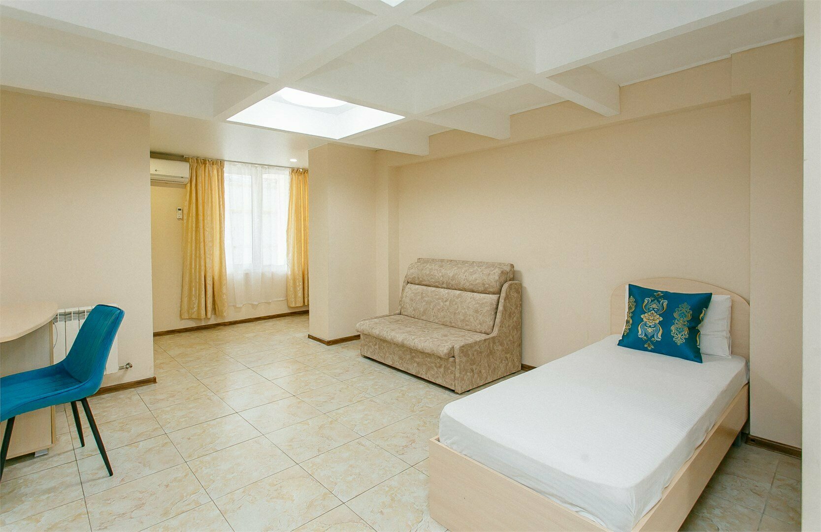 Пятиместный студио