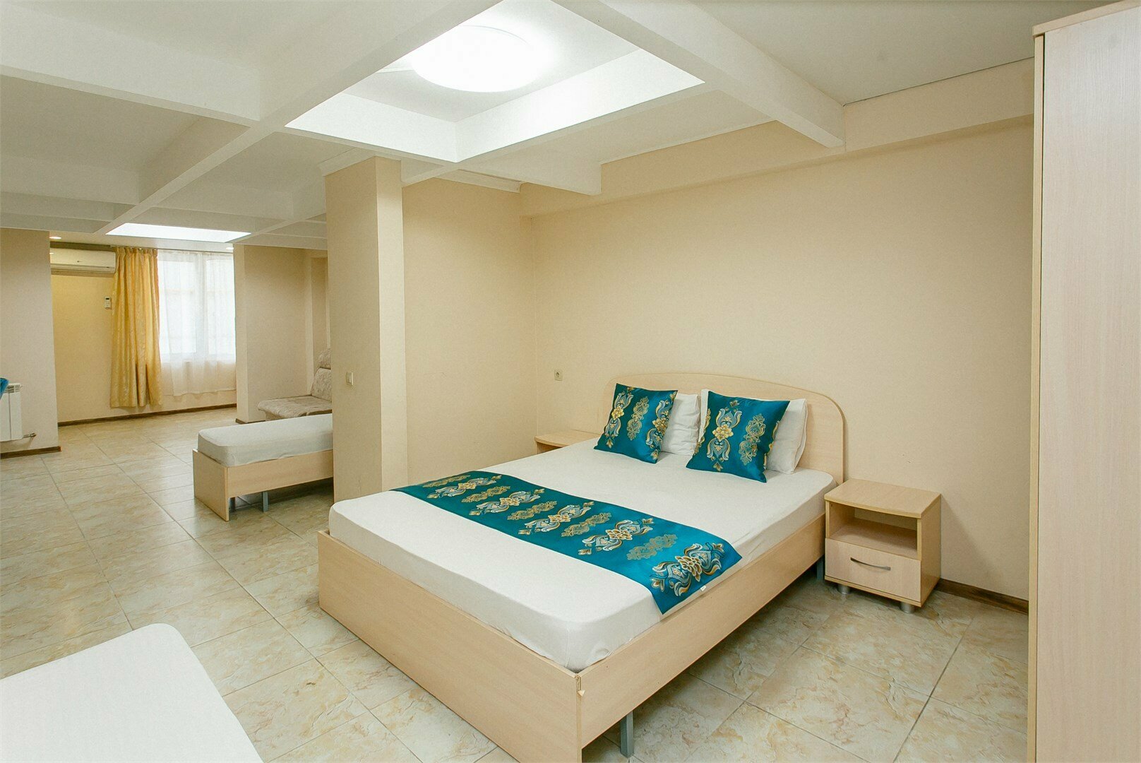 Пятиместный студио