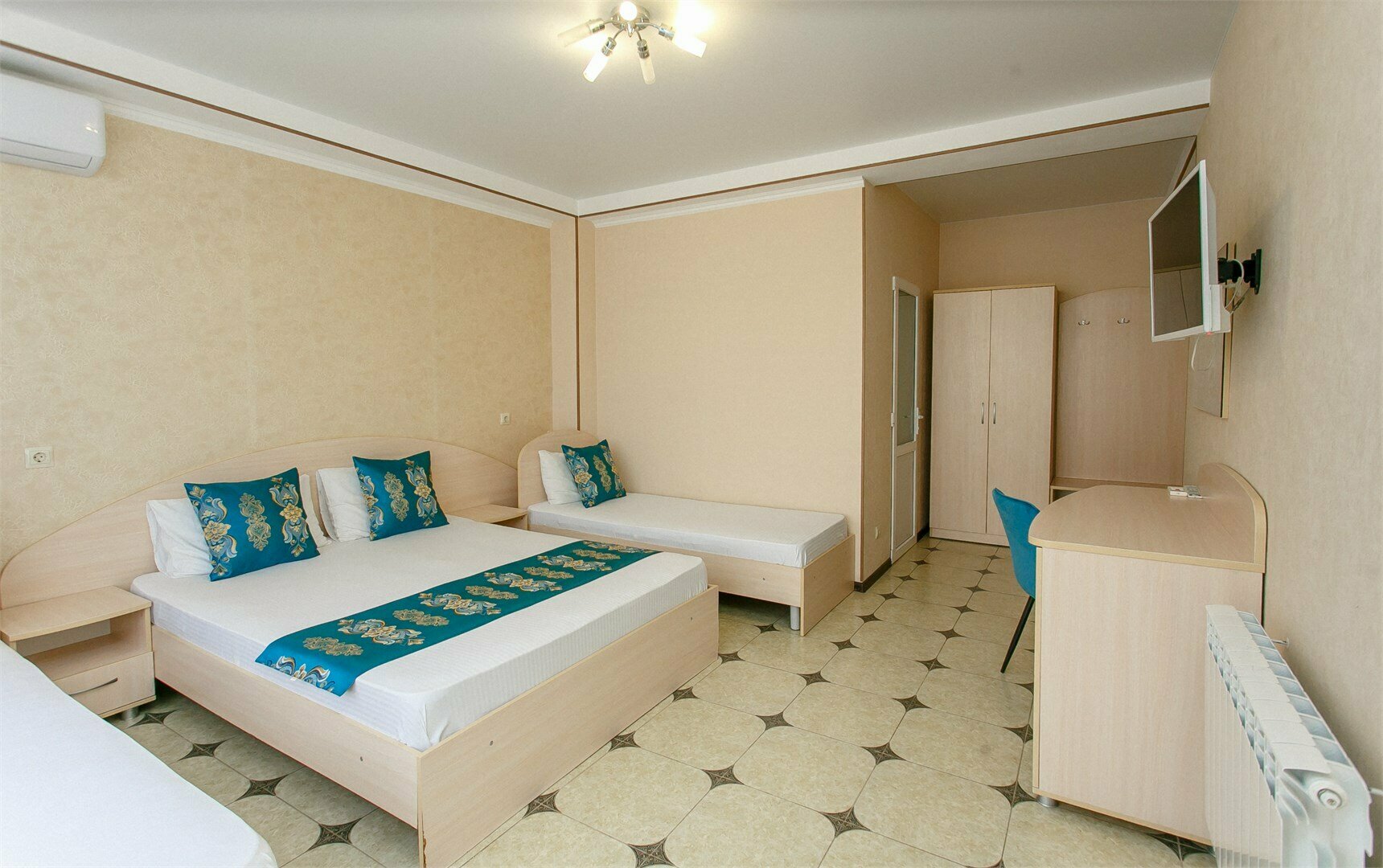 Четырёхместный студио с балконом