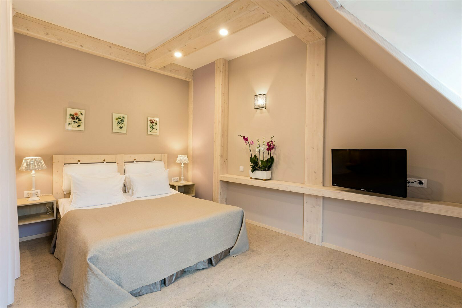 Номер Делюкс