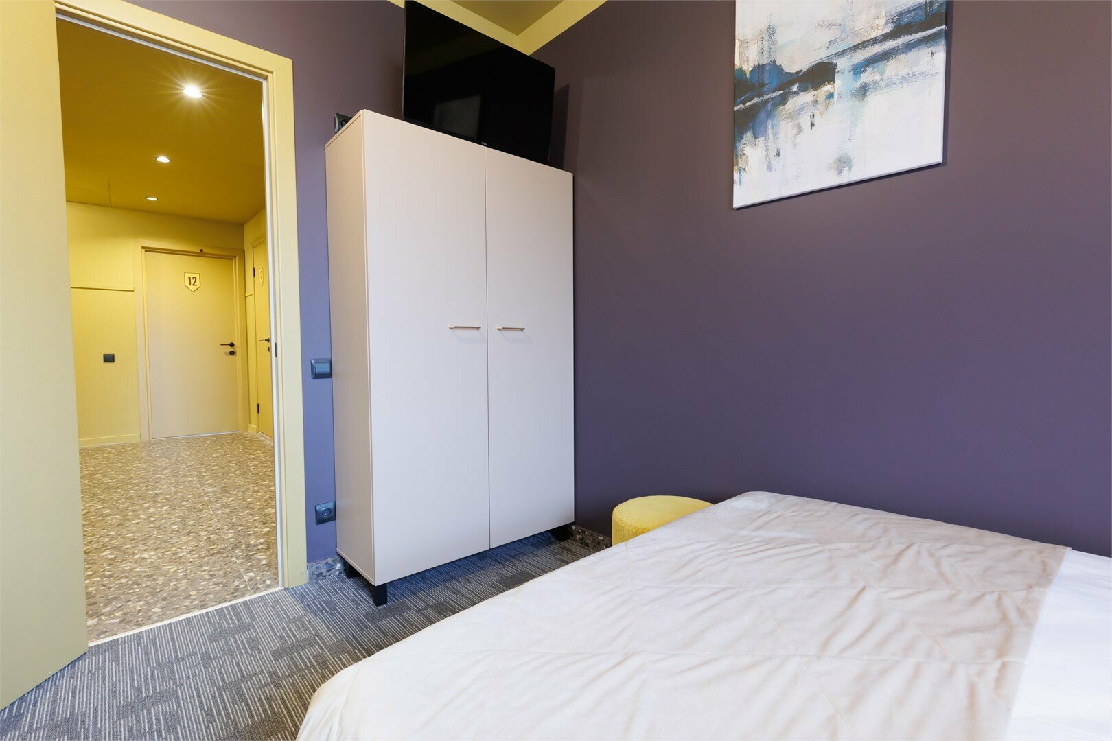 Небольшой двухместный номер с личными удобствами вне номера