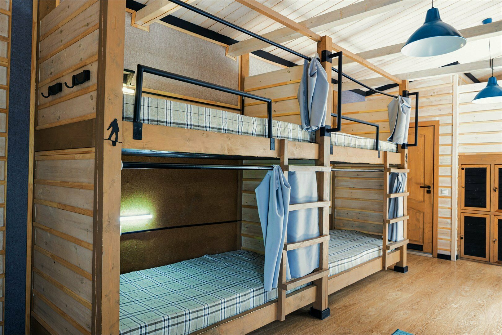 Кровать в общем 8-местном номере