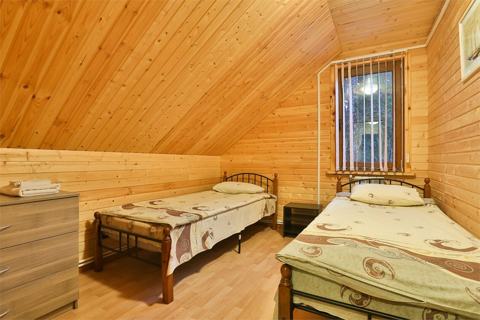 Коттедж № 10 (8 мест)