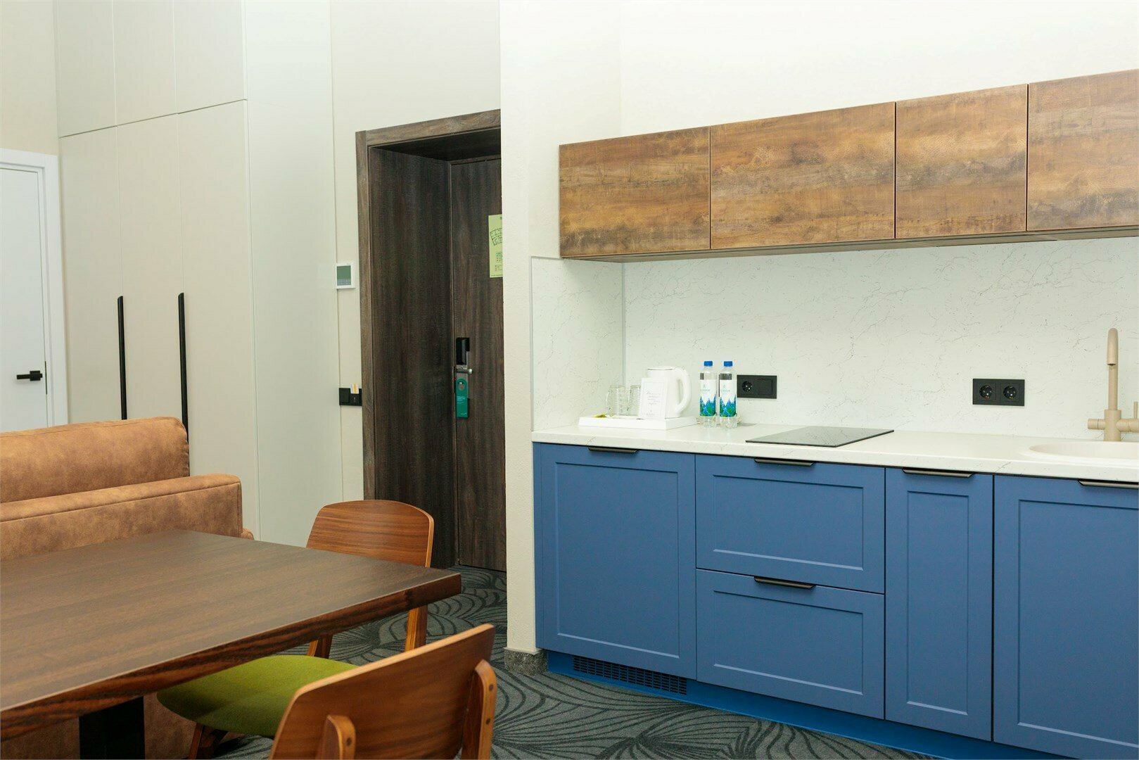 Люкс с кухней и балконом (корпус Швеция)