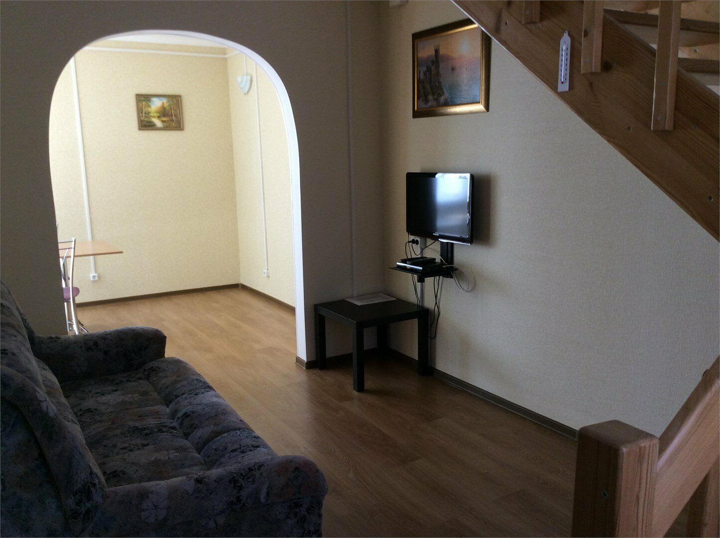 Коттедж с газовой плитой и с двумя спальнями.