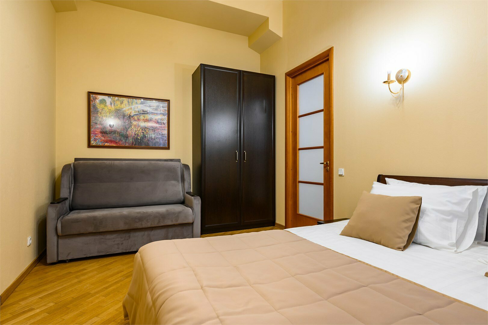 Однокомнатная квартира в центре Санкт-Петербурга с кондиционером и видом в тихий дворик, 45 м2