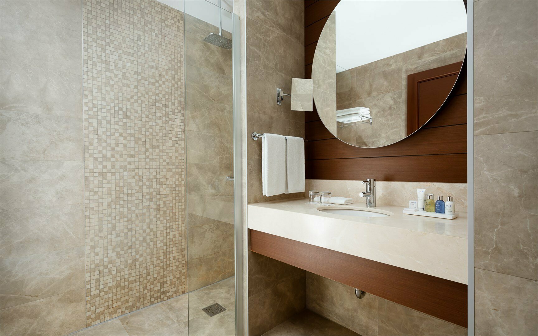 Люкс Джуниор с гидромассажной ванной и видом на море