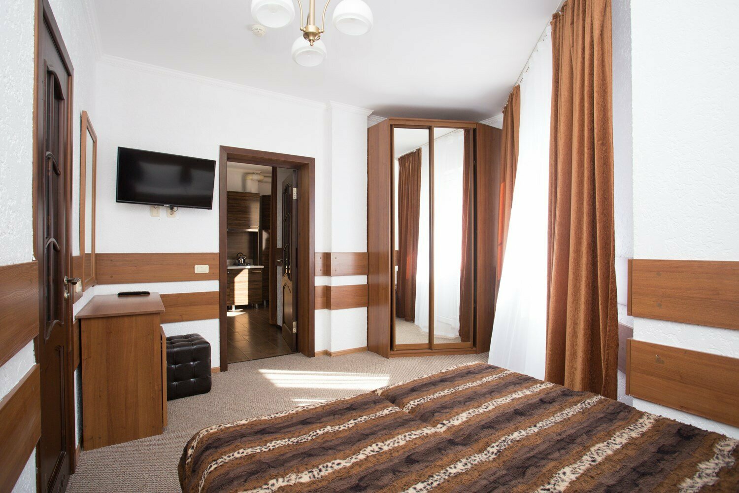 Улучшенный трехместный номер с видом на море