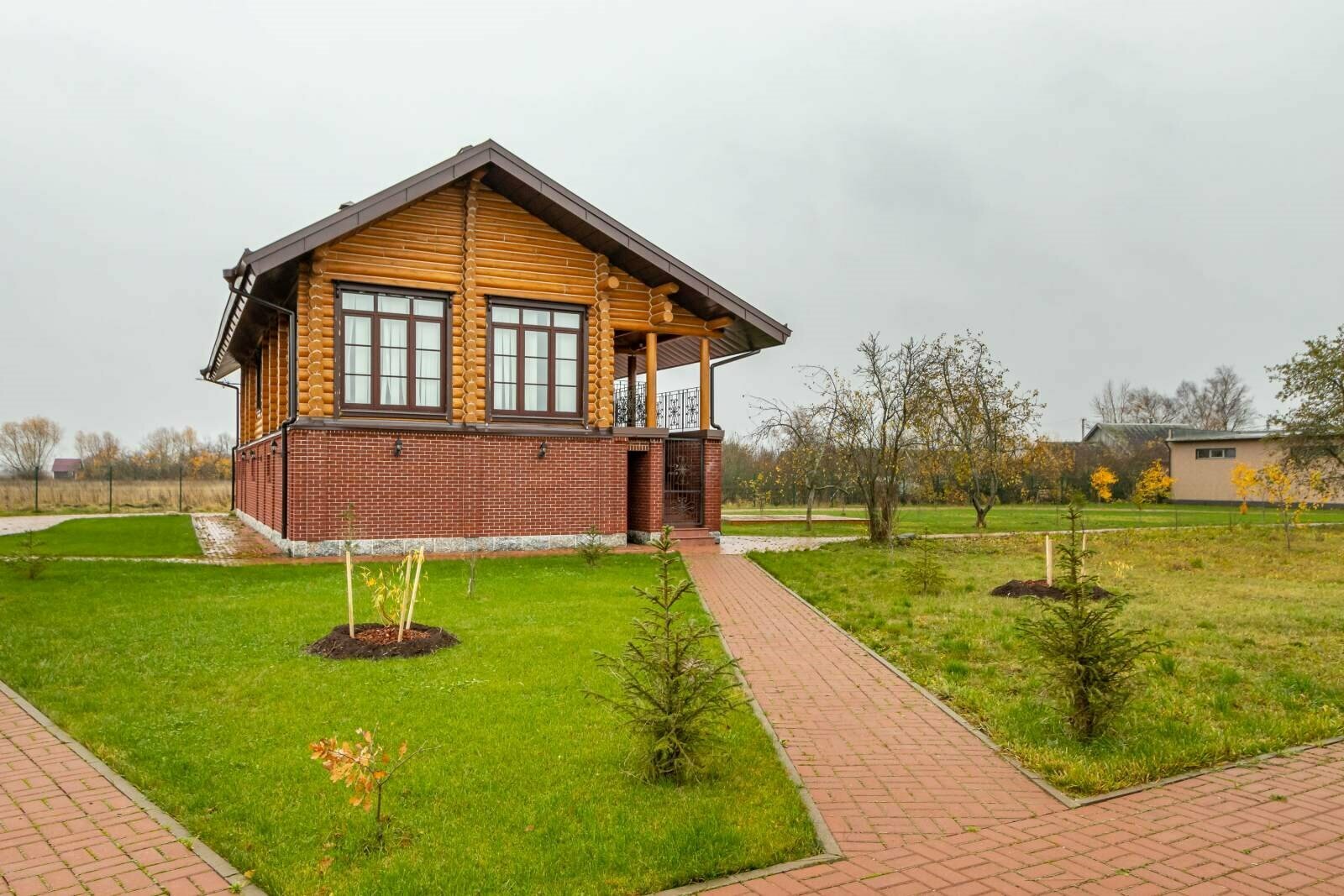 «Коттедж с бассейном»