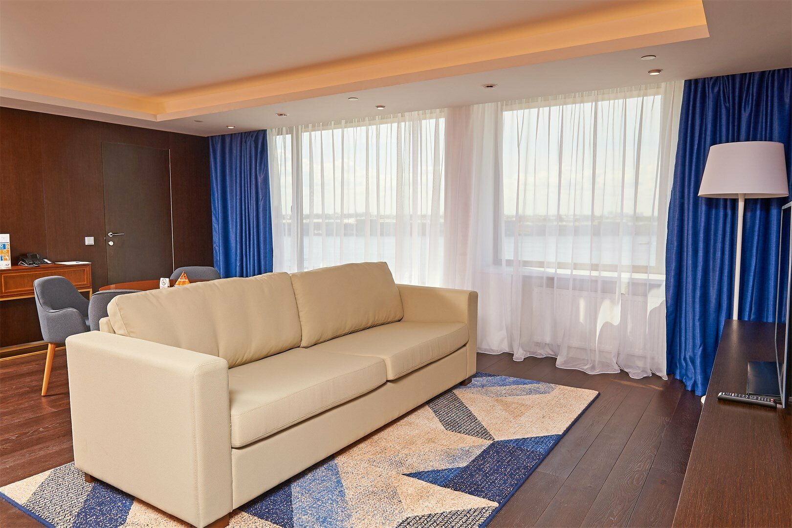 Двухкомнатный Представительский Люкс с видом на реку