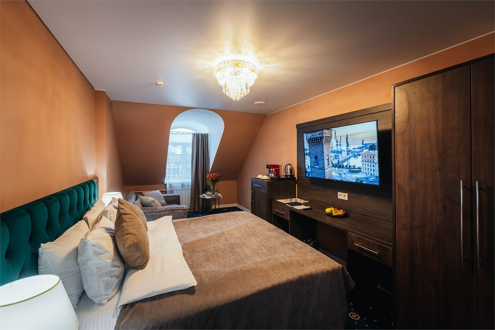 Номер на мансарде с окнами на Малую Конюшенную