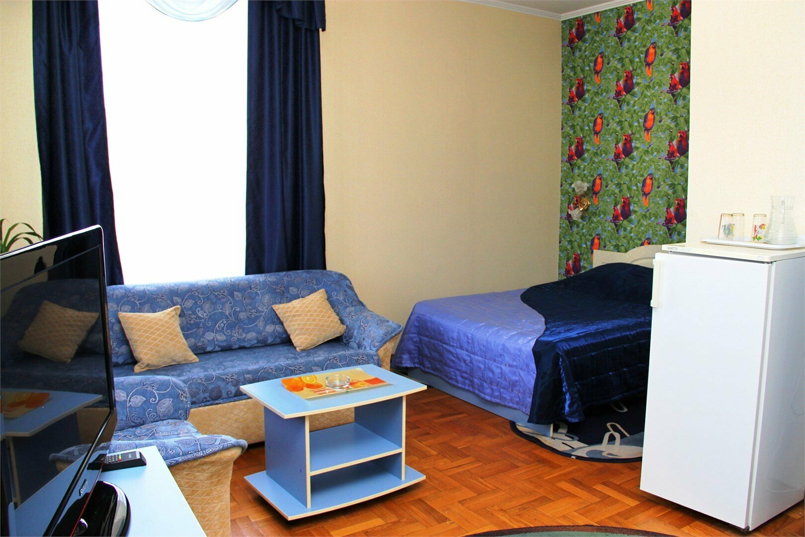 Двухкомнатный номер с диваном