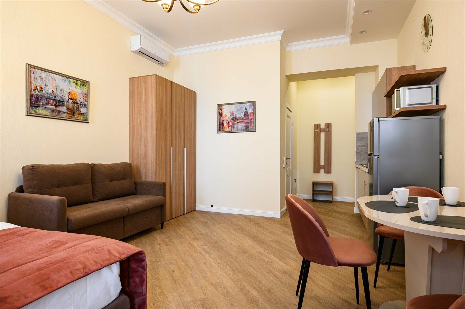 Апартаменты "King-Size" ( Coral R) №3 с видом на улицу