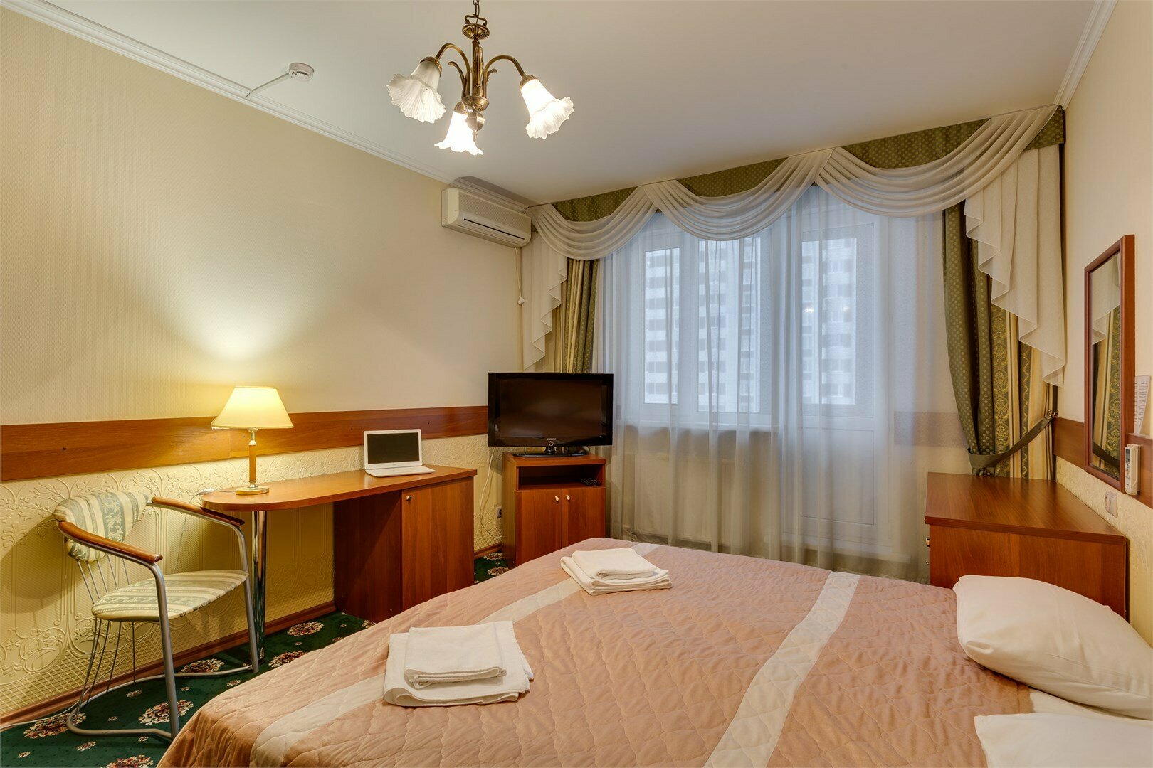 Двухкомнатные апартаменты  с двумя спальнями (4 местные)