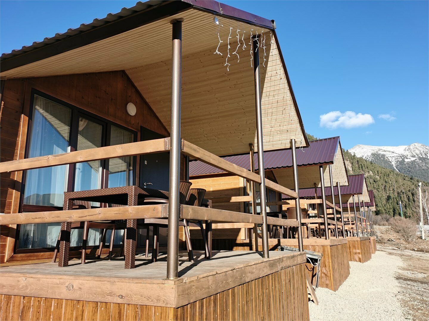 Четырехместный номер с двухспальной кроватью и диваном