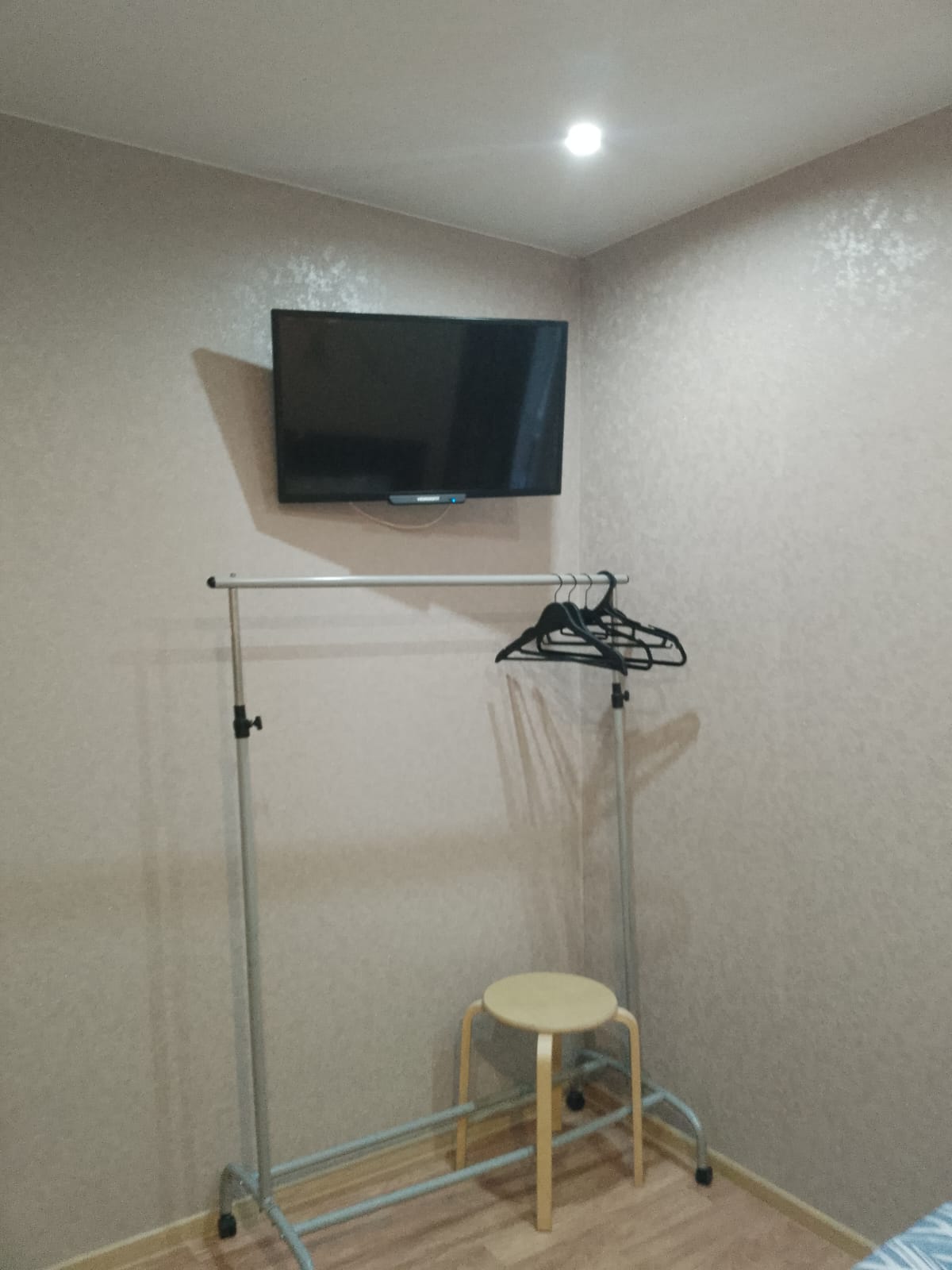 Отдельный двухместный номер в хостеле с санузлом