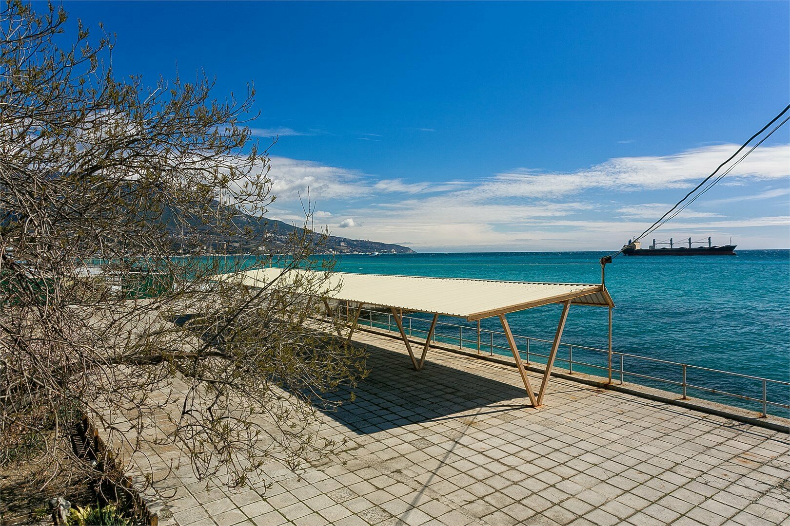 Улучшенный трехместный номер с видом на море