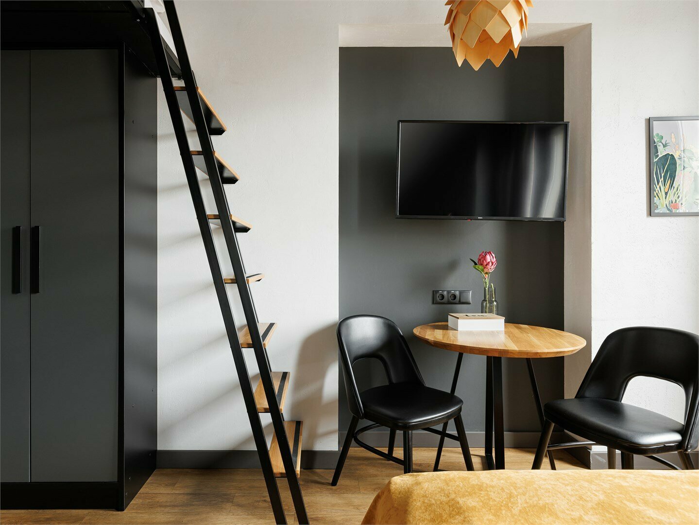 Улучшенный номер студио с видом на город DBL+SINGLE/TRIPLE