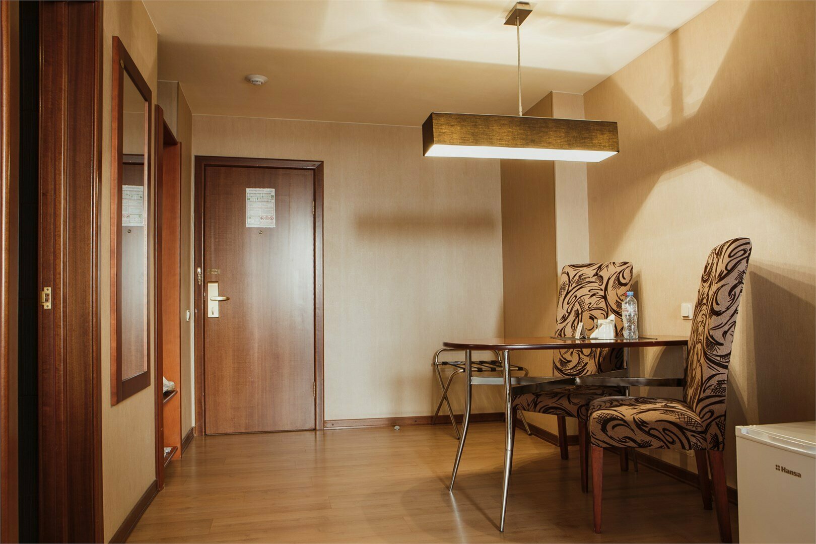 Бизнес класс комфортный с двумя кроватями/ или одной широкой кроватью и диваном-кроватью