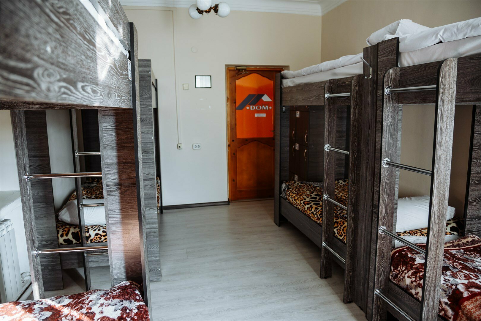 Общий номер. 10 гостей двуярусных кроватей (Женский)