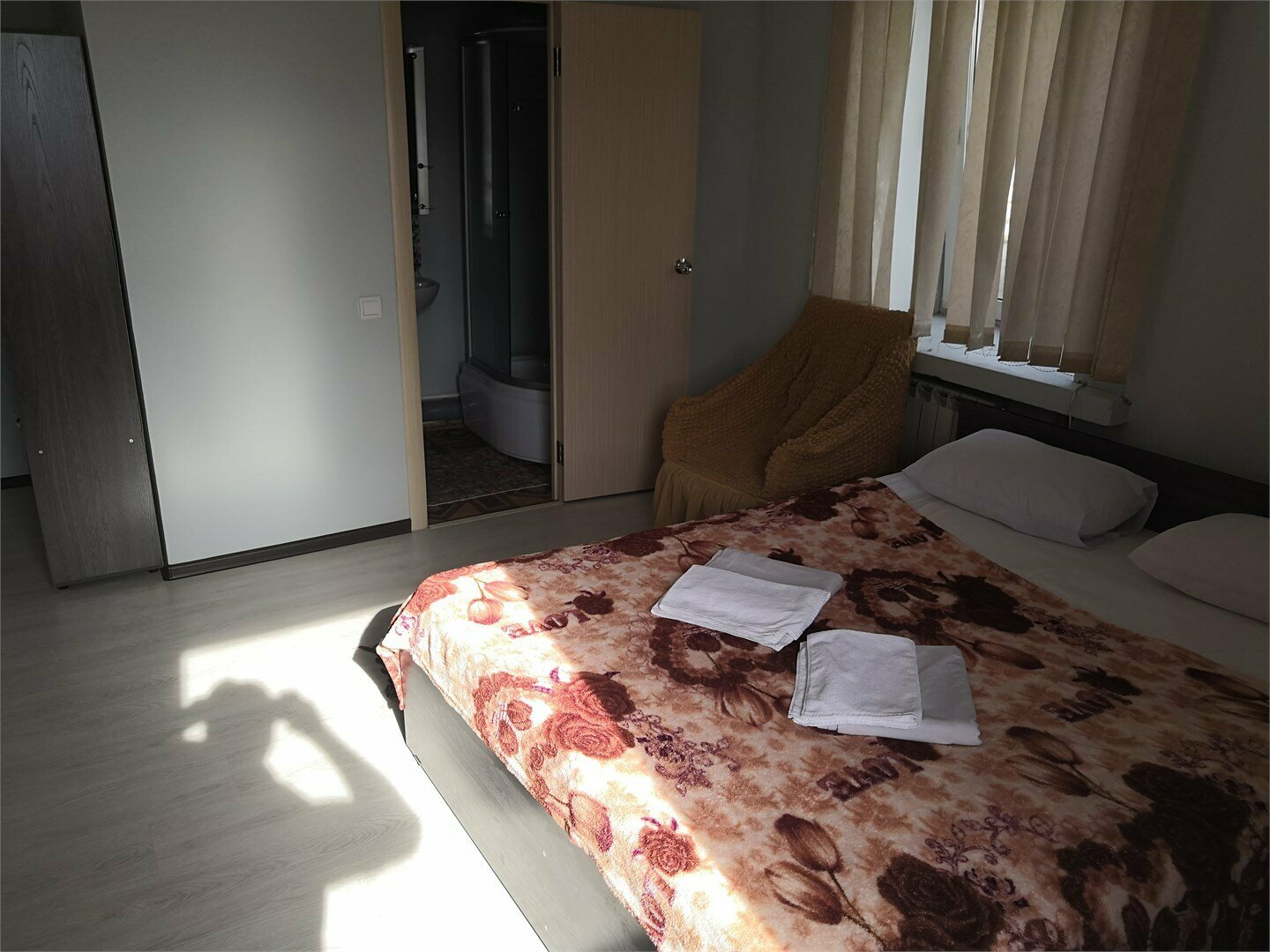 Улучшенный номер с 1 двухместной кроватью