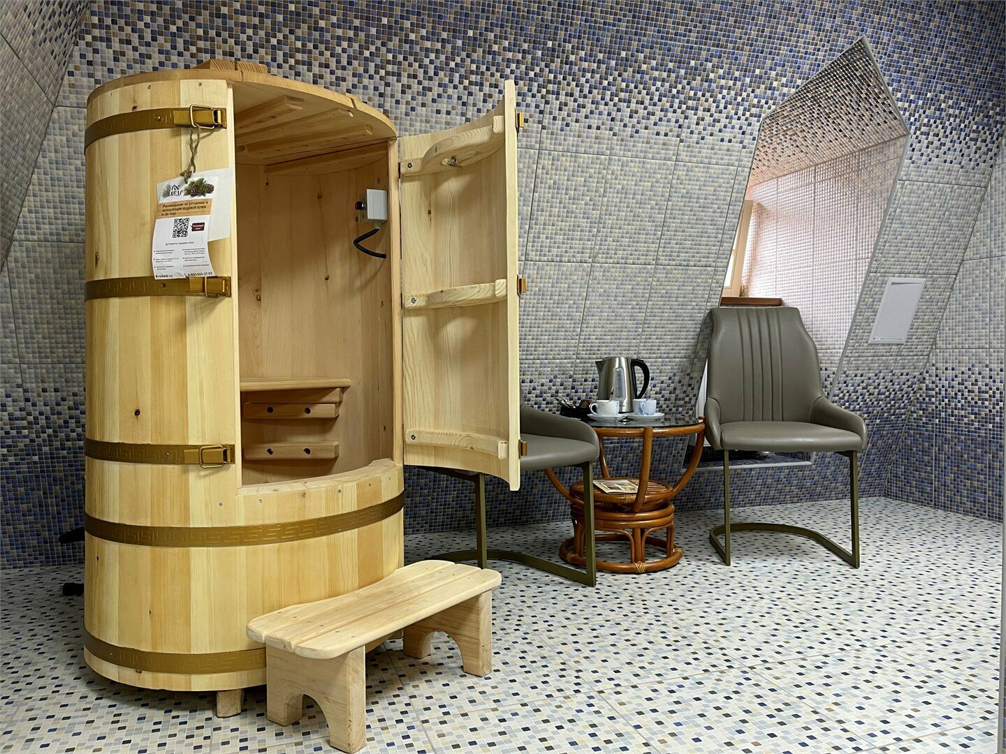 Адмиральский люкс с гидромассажной ванной и сауной