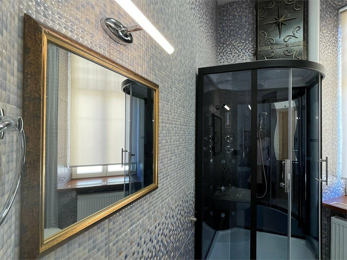 Полулюкс с гидромассажной душевой кабиной DBL