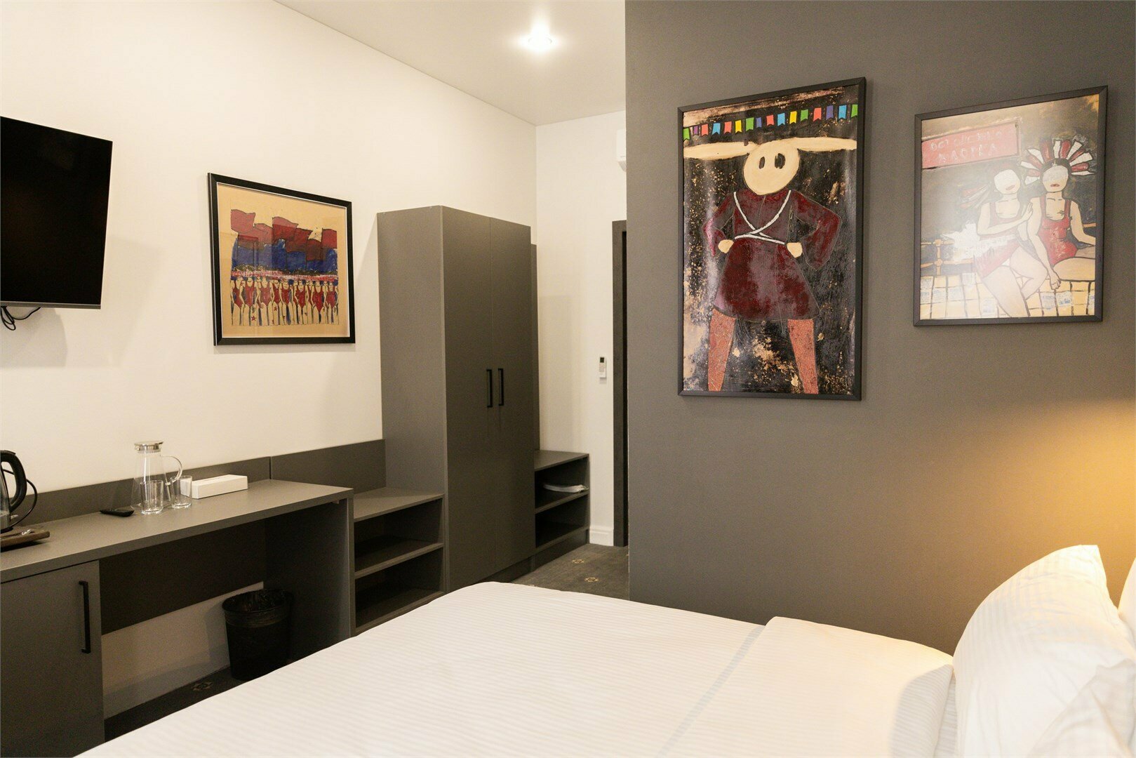 Номер комфорт с одной двуспальной кроватью