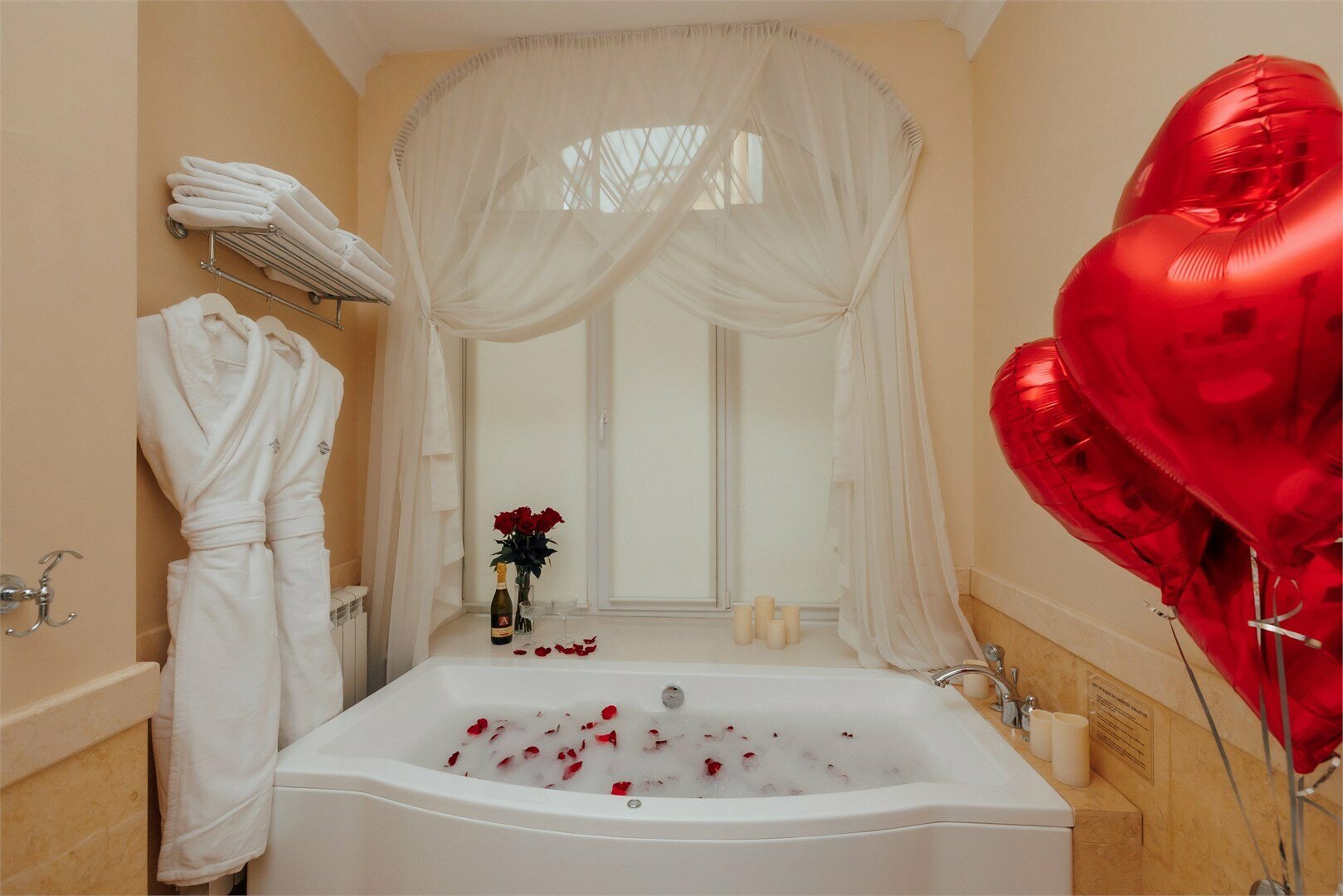 Делюкс с джакузи и видом на город