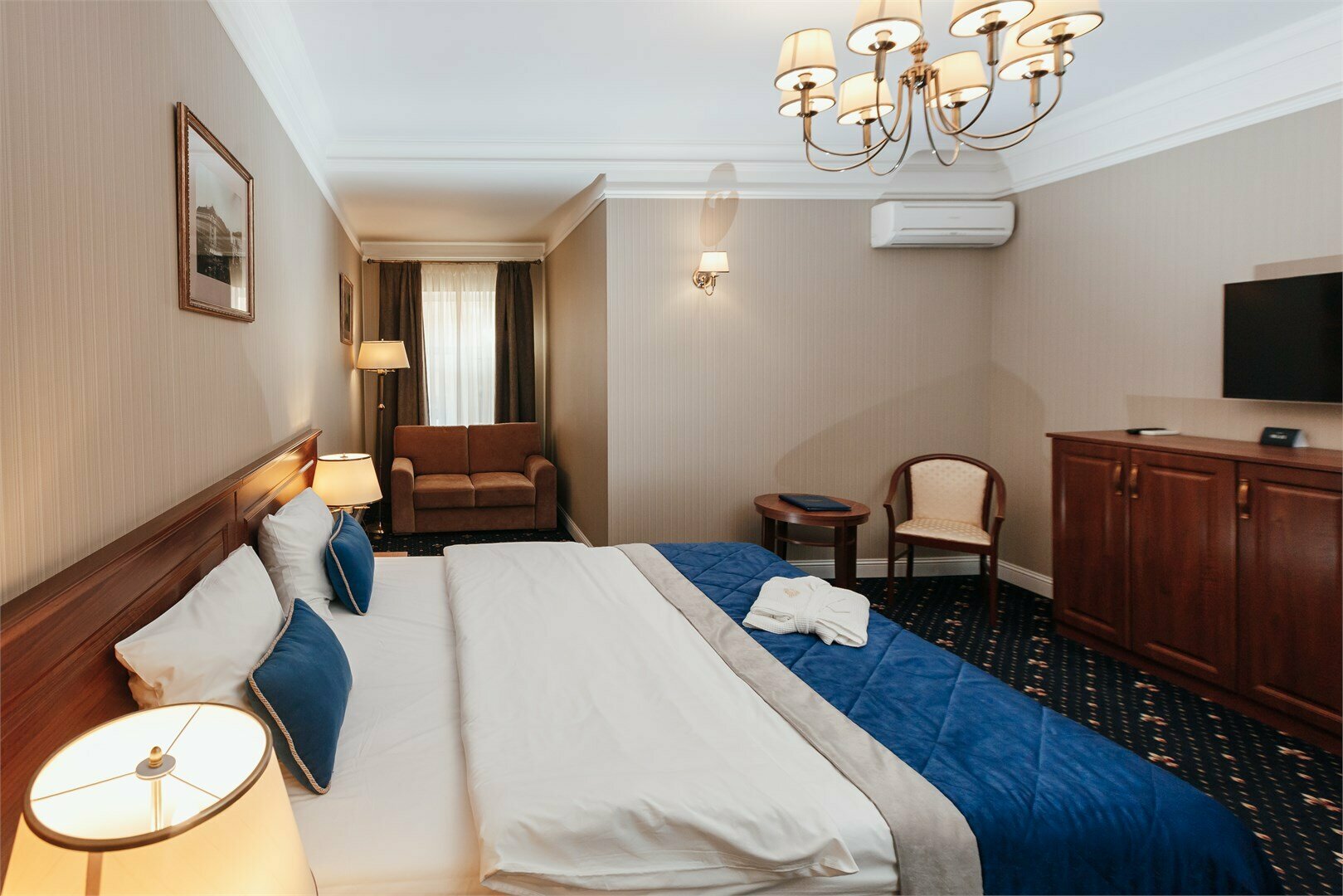 Улучшенный номер c 1 двуспальной или 2 отдельными кроватями