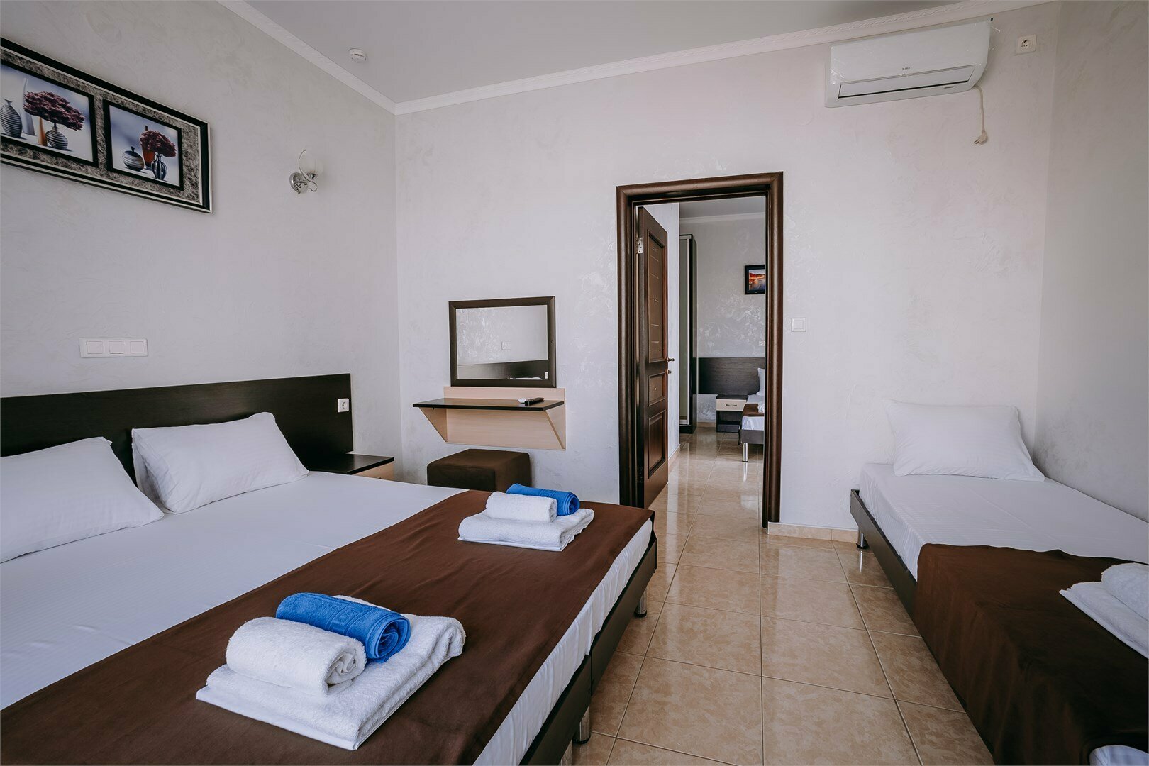 Люкс с 2 спальнями (первая комната проходная)