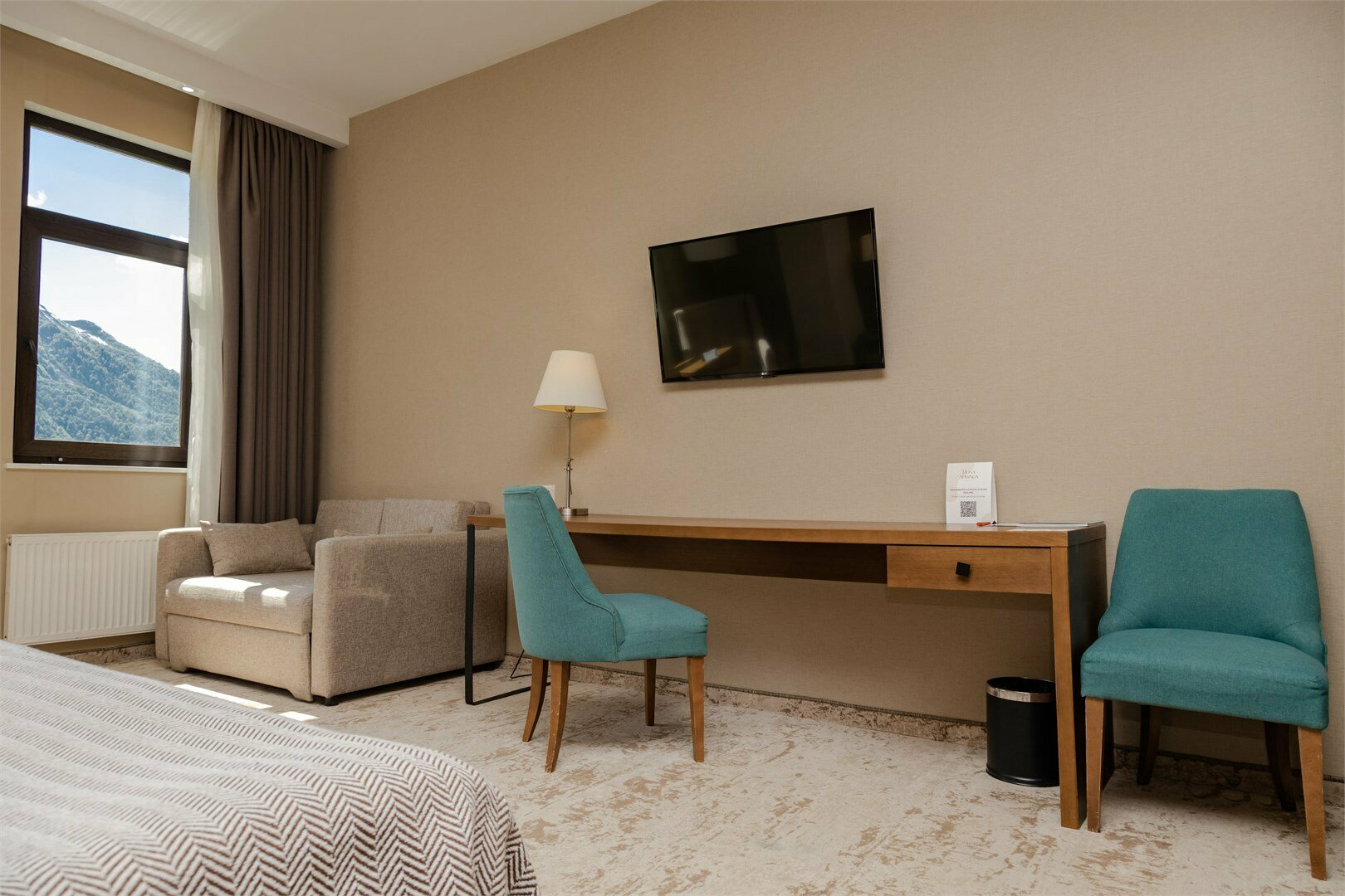 Джуниор сьют с одной большой кроватью (без балкона)