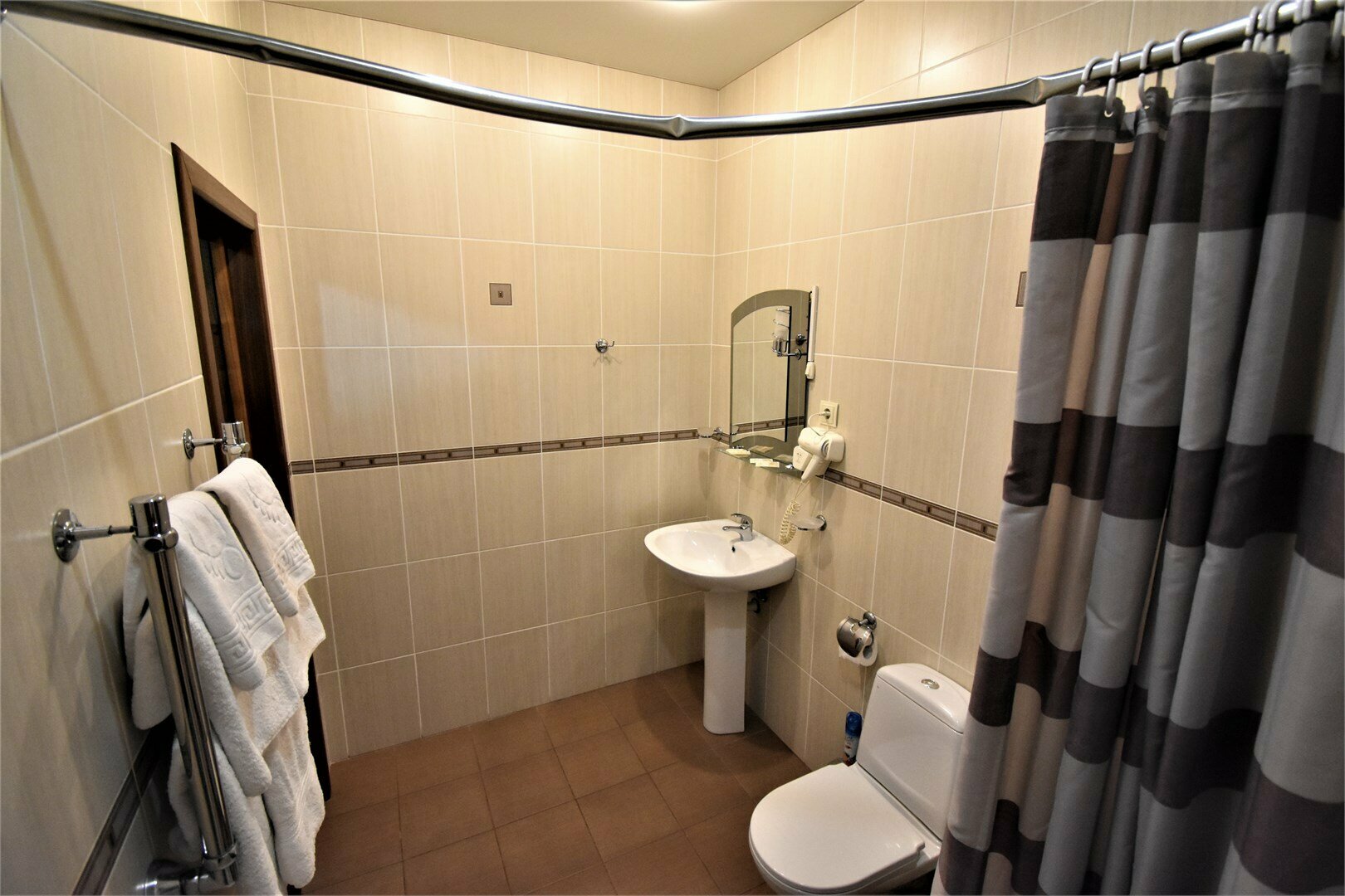 Трехместный номер с основными удобствами