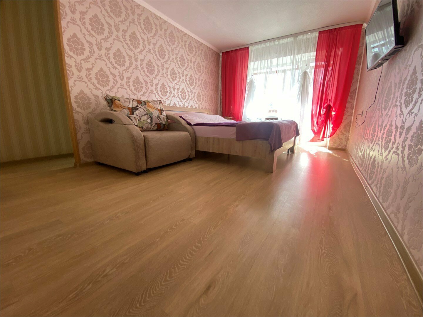 Нормандии Неман, д. 37а, подъезд 2, 2 этаж