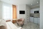 Трёхместный номер с двуспальной кроватью и диваном в Appart Village
