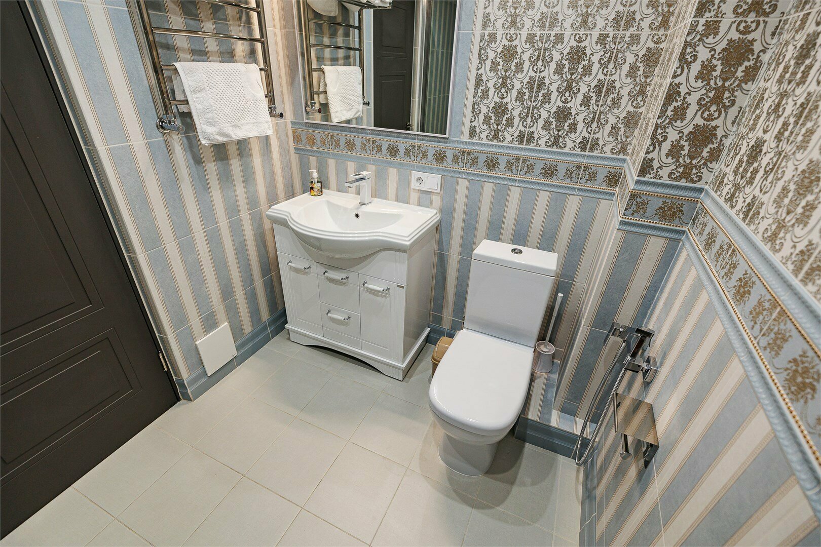 Четырехместный полулюкс c видом на море и бассейном 232