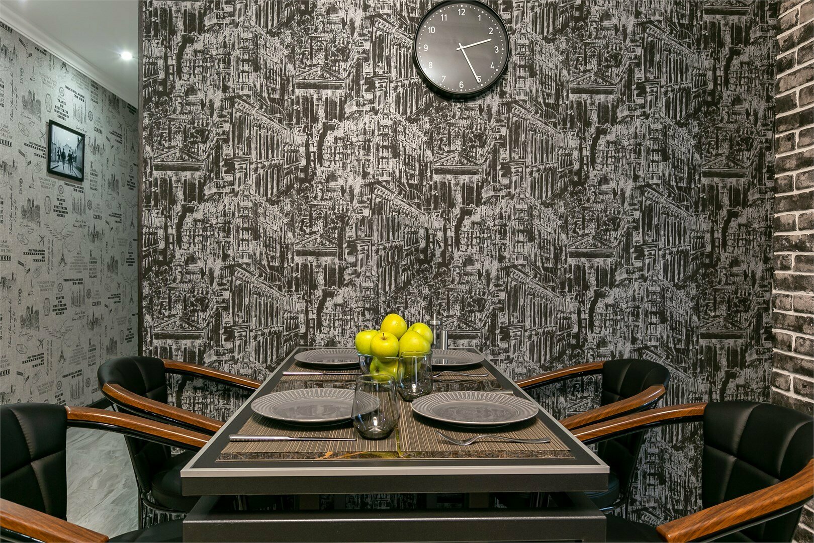 Семейный классический двухкомнатный апартамент