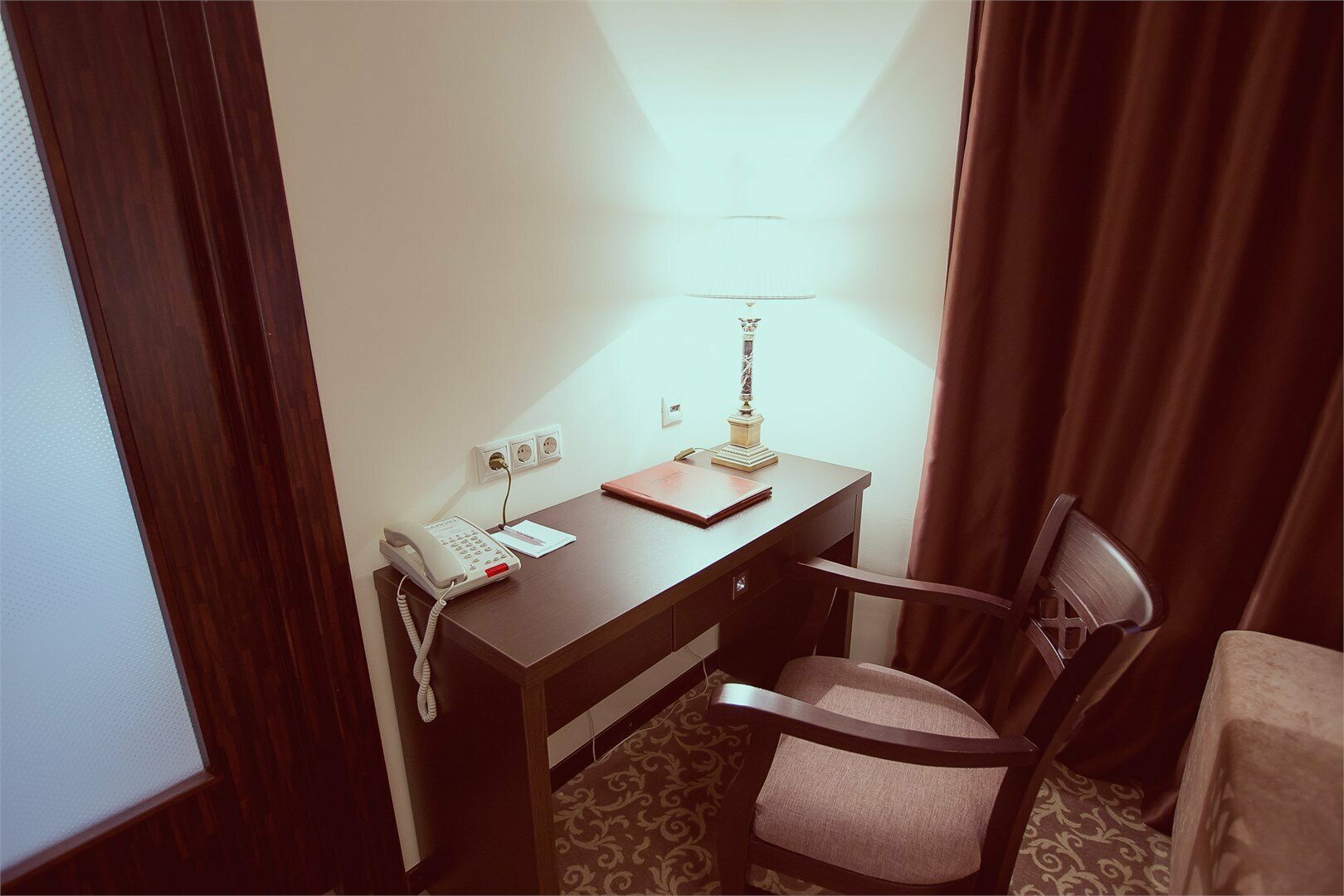 De Luxe (двухкомнатный люкс) с кроватью «KING SIZE»