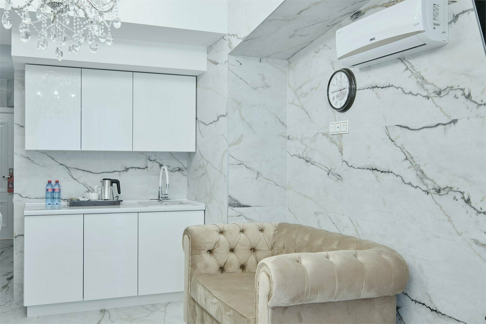 Джуниор Сюит