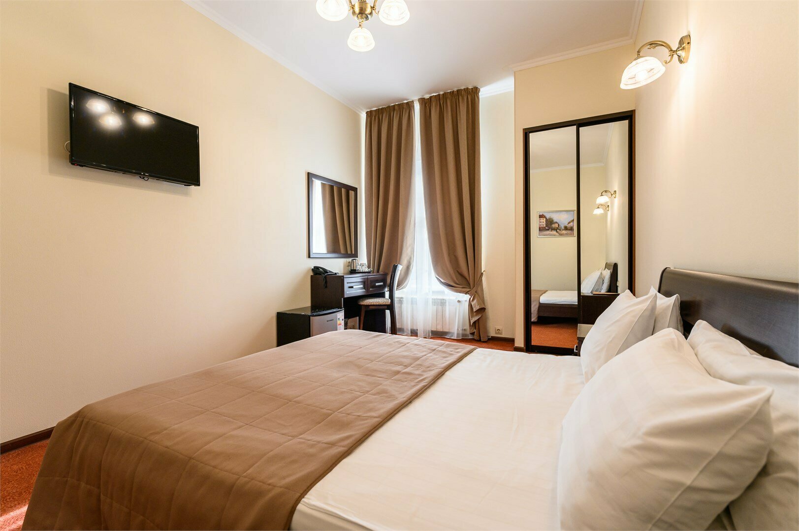 Стандартный номер с 1 кроватью вид на город или во внутренний двор