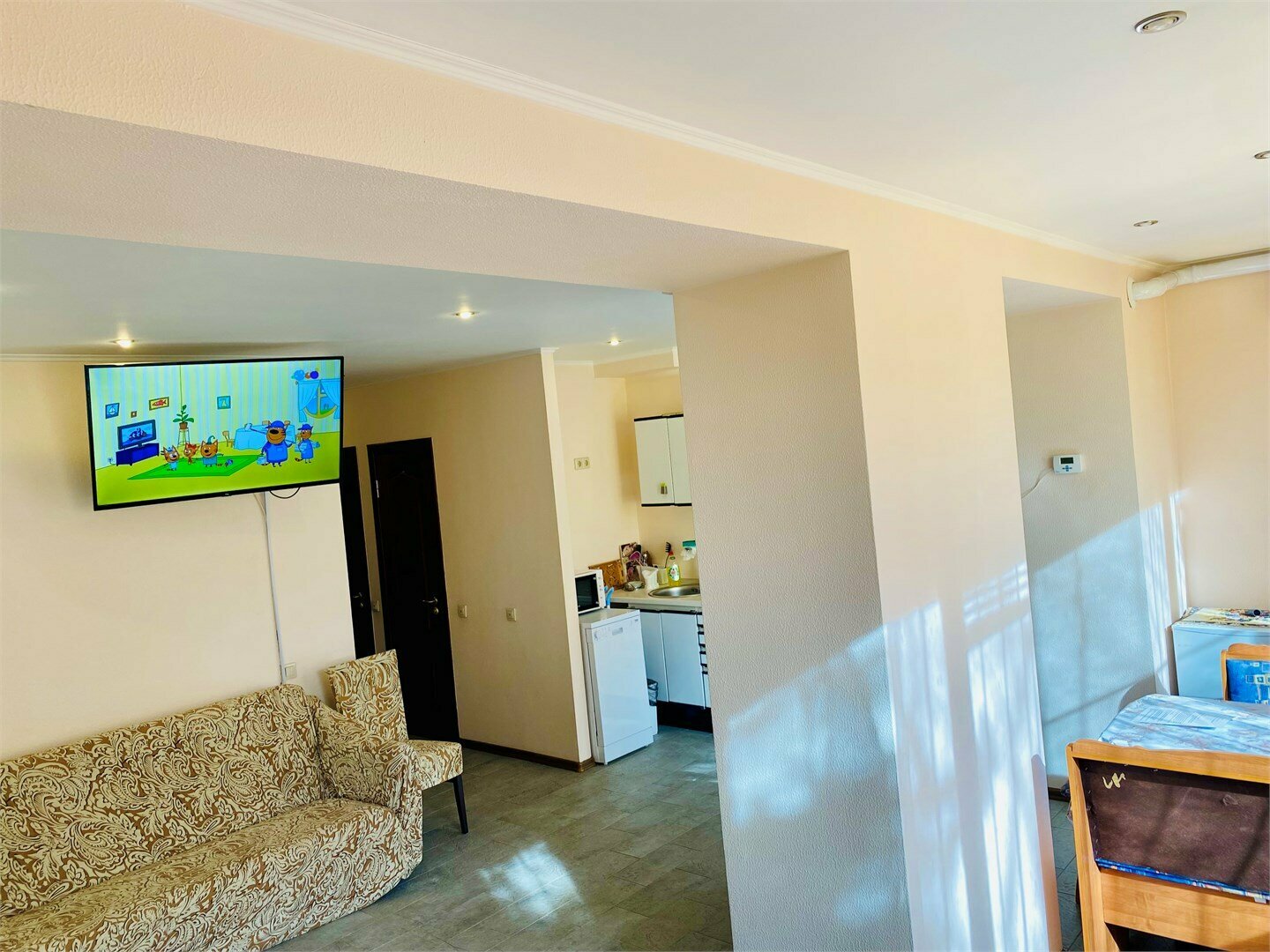 4/12Двухкомнатная квартира на Коллективной 4/12