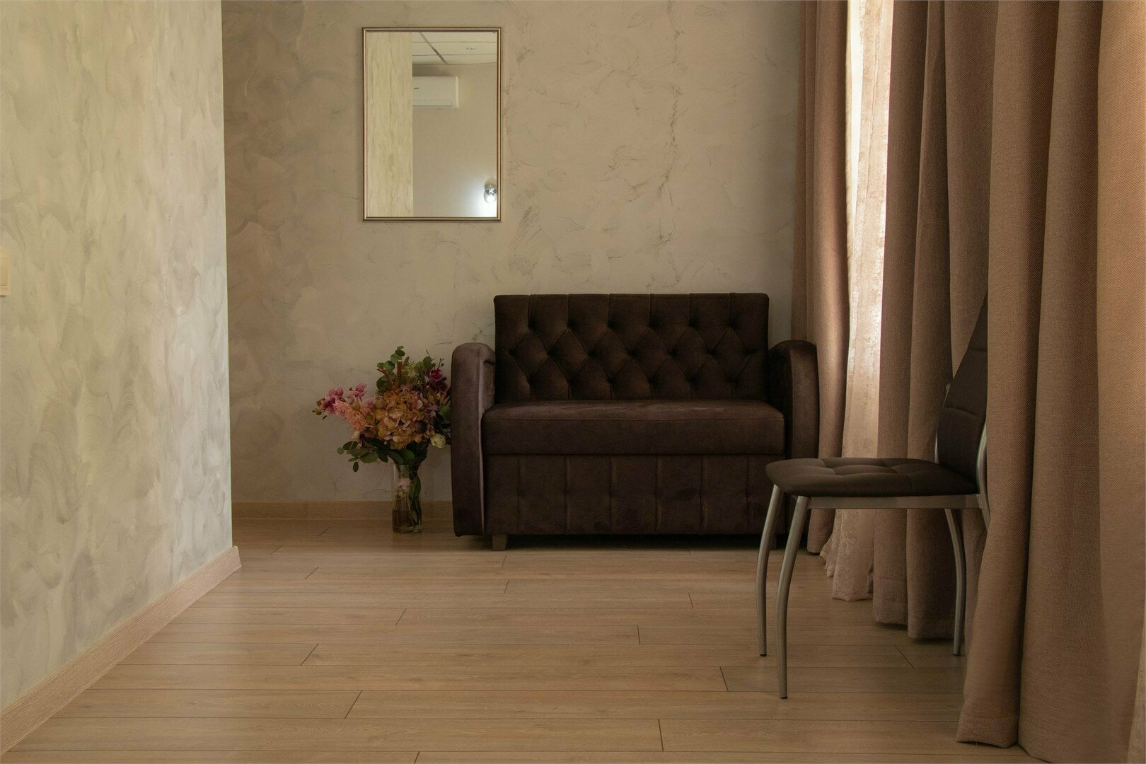 Двухместный номер с двуспальной кроватью и дополнительной кроватью