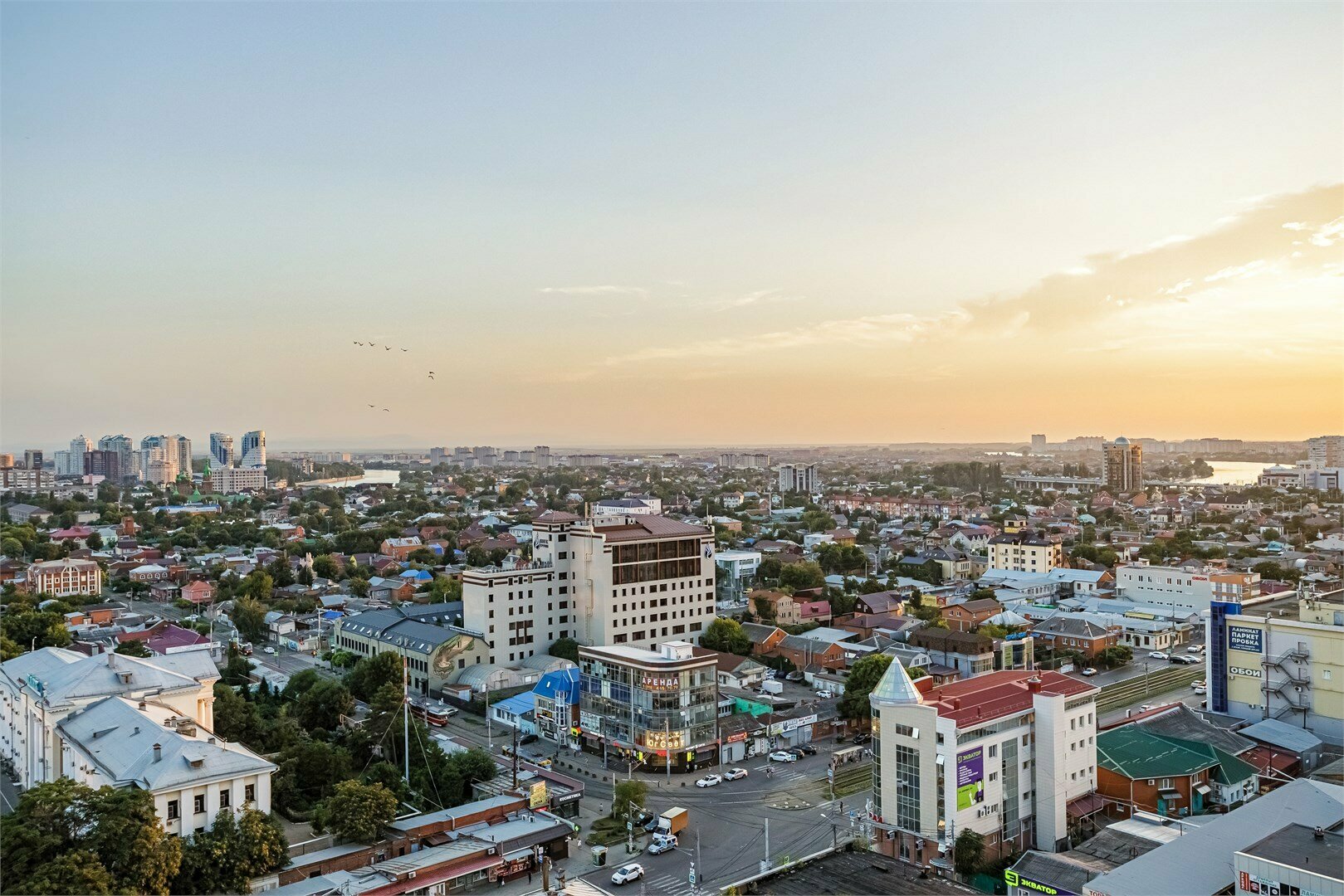 Апартаменты с видом на город на высоком этаже 210