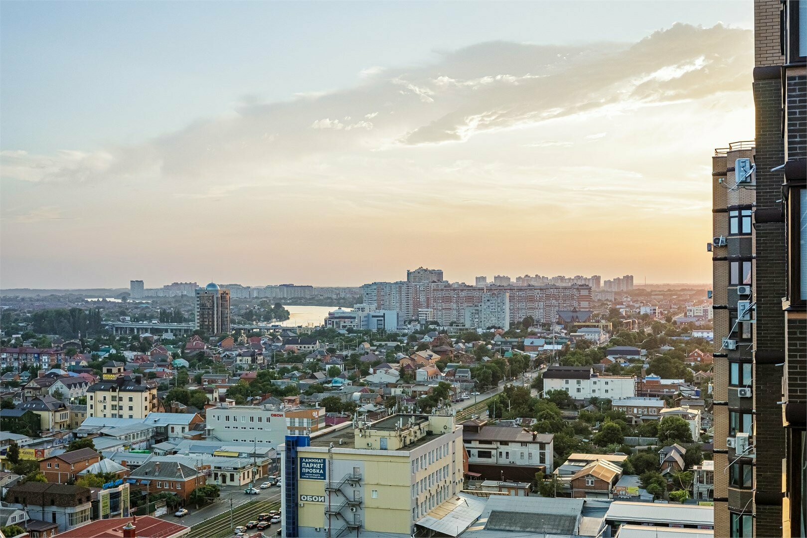 Апартаменты с видом на город на высоком этаже 210