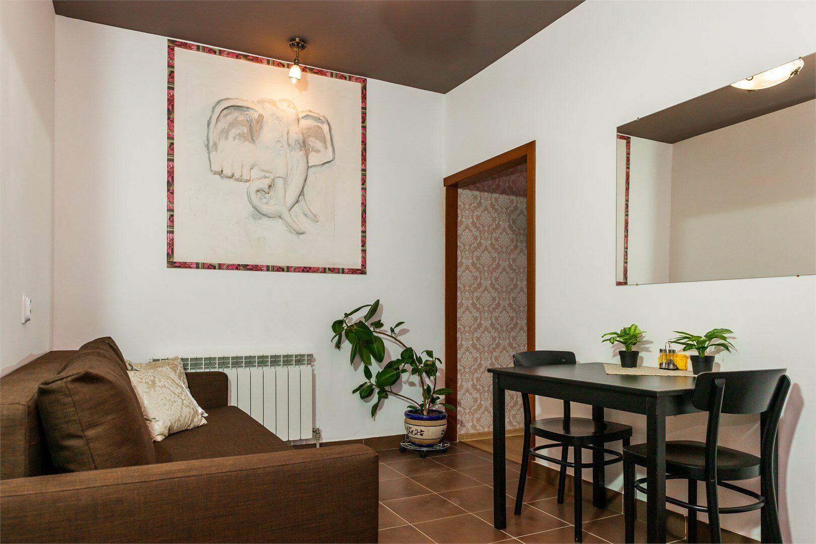 стандартный трехместный номер или номер для двух взрослых  с двумя детьми