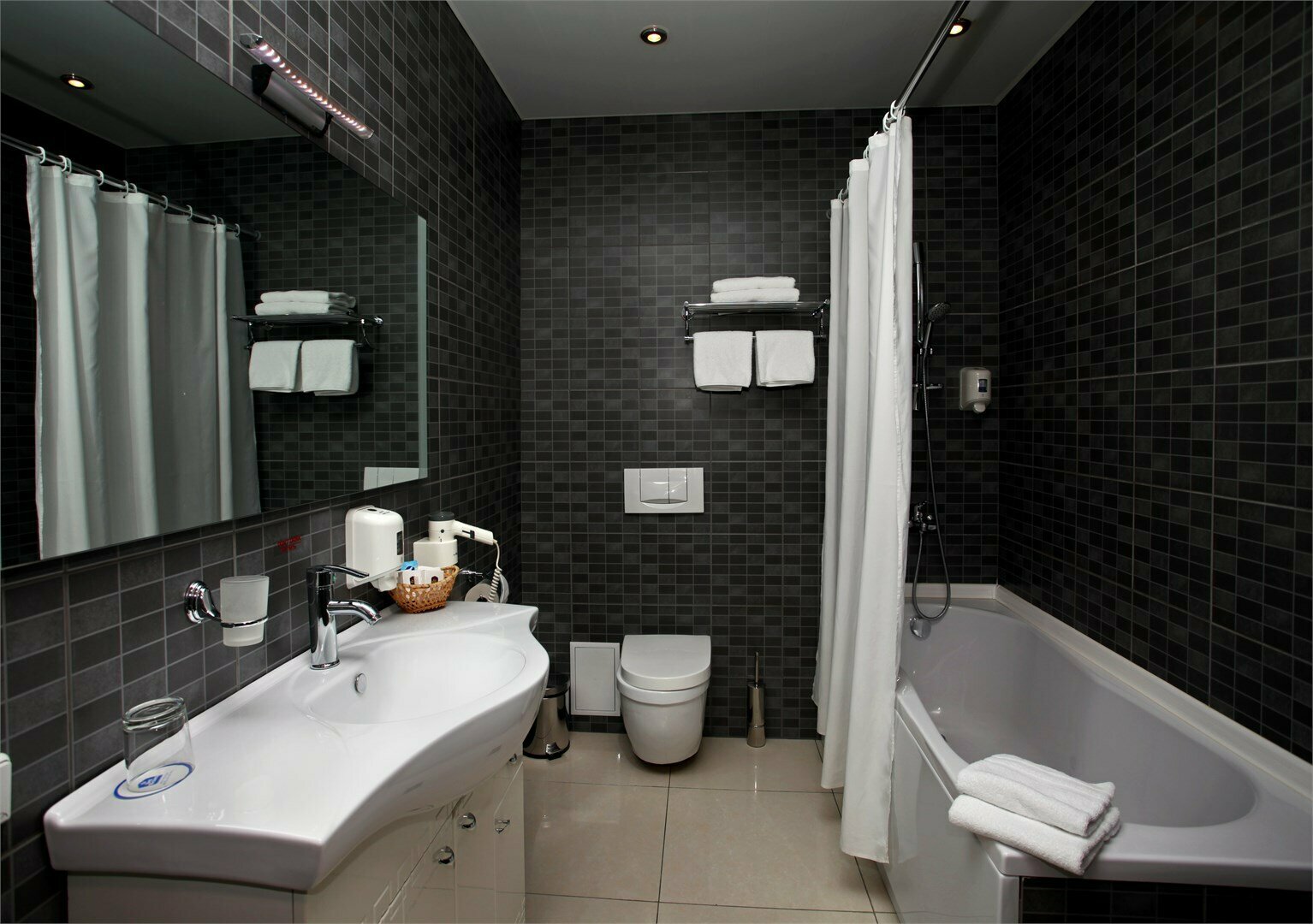 Двухместный стандарт с одной двуспальной кроватью