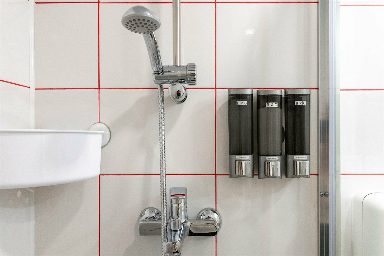 Трехместный номер «Комфорт» с душем