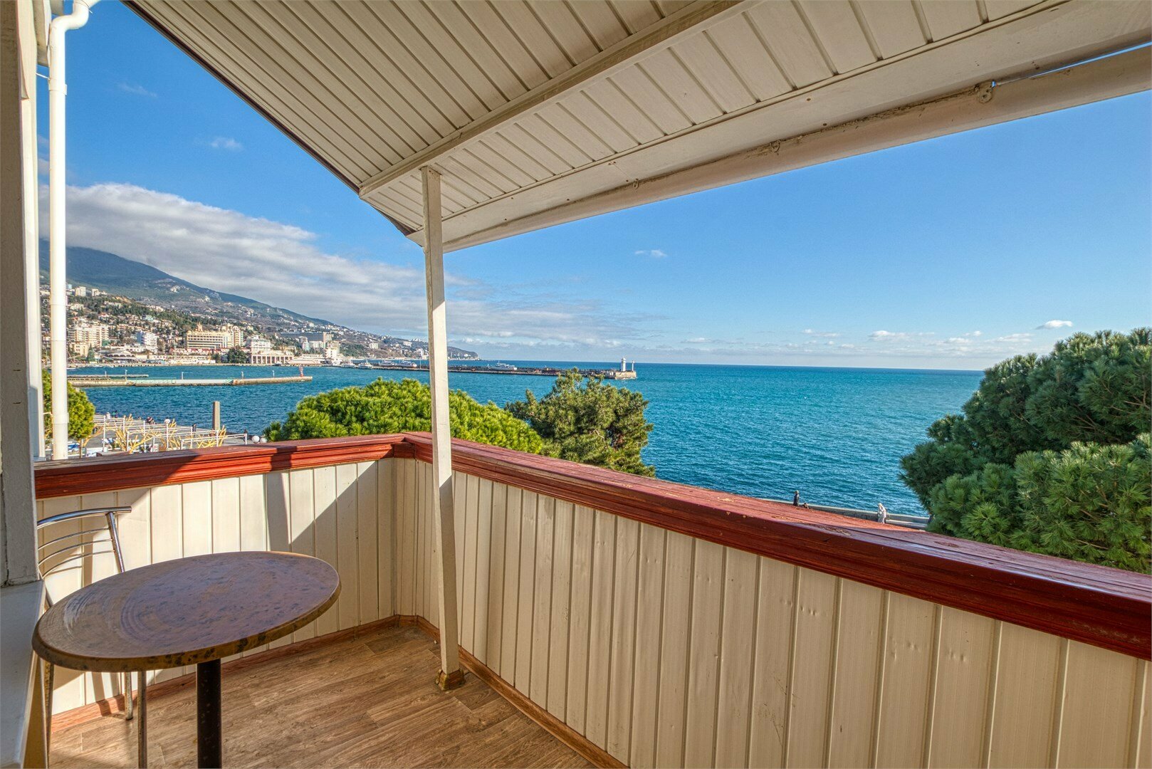 Люкс двухкомнатный (вид на море)