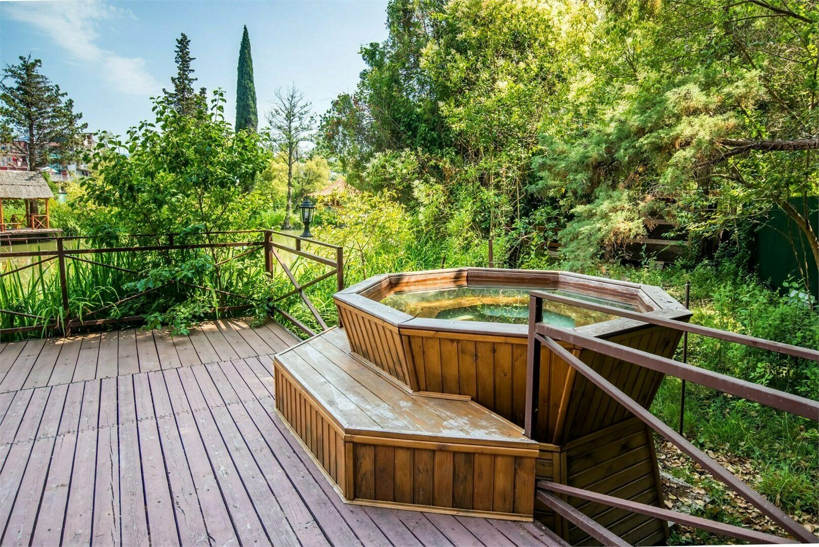 Вилла-СПА коттедж с баней и подогреваемой купелью