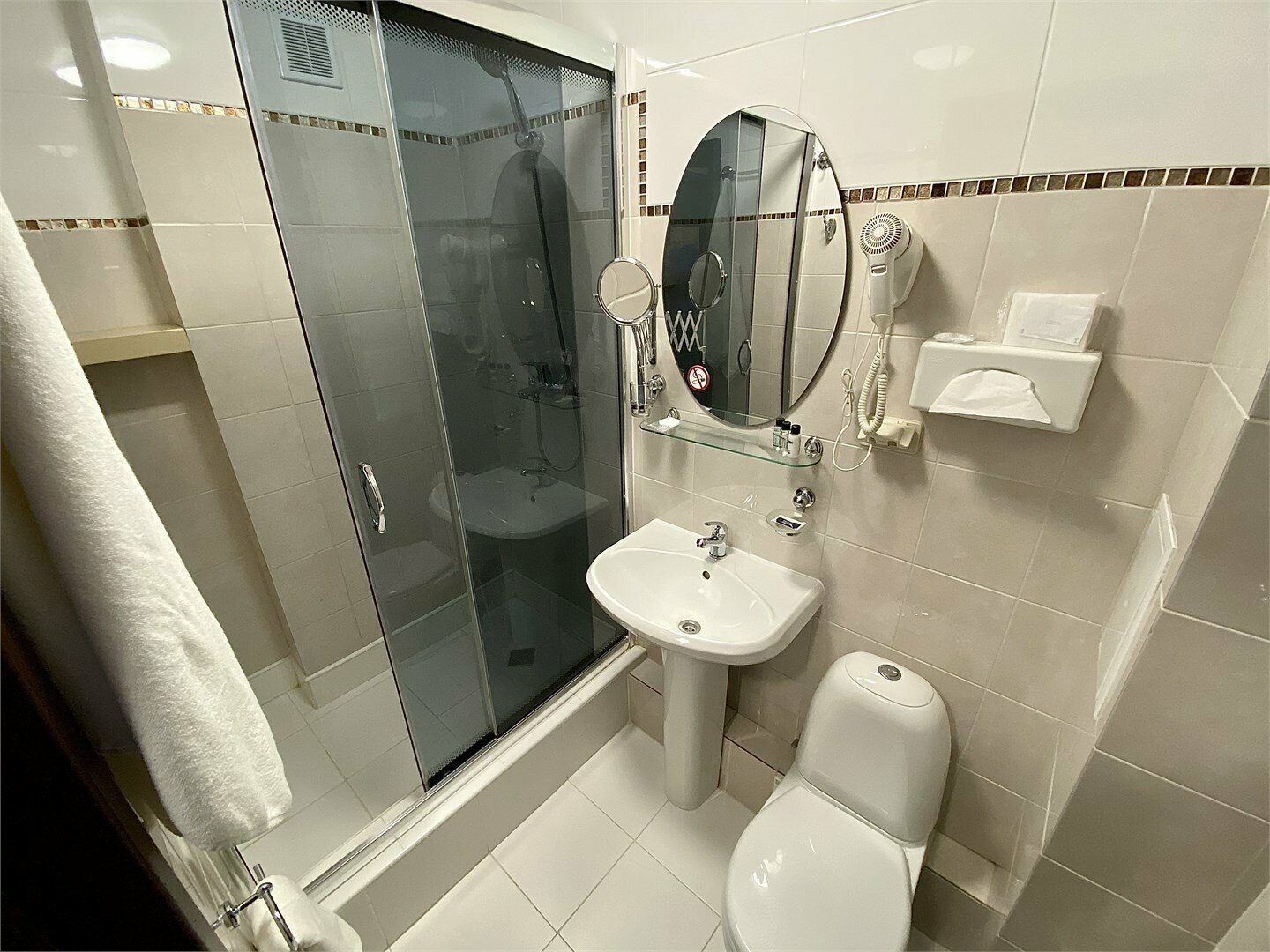 НОМЕР ПОВЫШЕННОЙ КОМФОРТНОСТИ С ПОЛУТОРОСПАЛЬНОЙ КРОВАТЬЮ